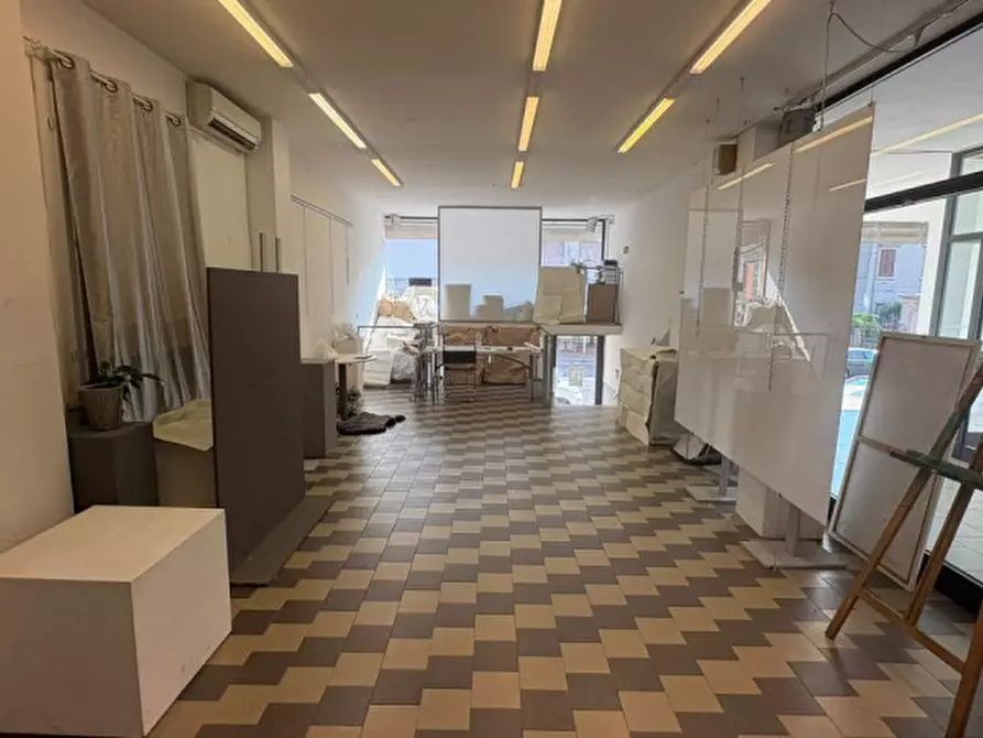 Immagine 7 di Negozio in vendita  in Via Vittorio Veneto 10 a Ostiglia