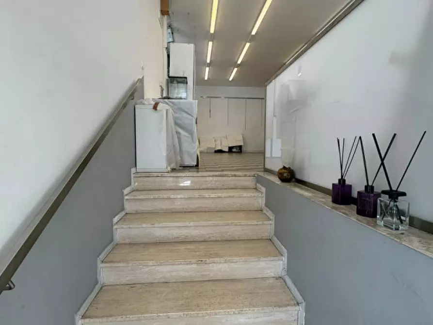 Immagine 10 di Negozio in vendita  in Via Vittorio Veneto 10 a Ostiglia
