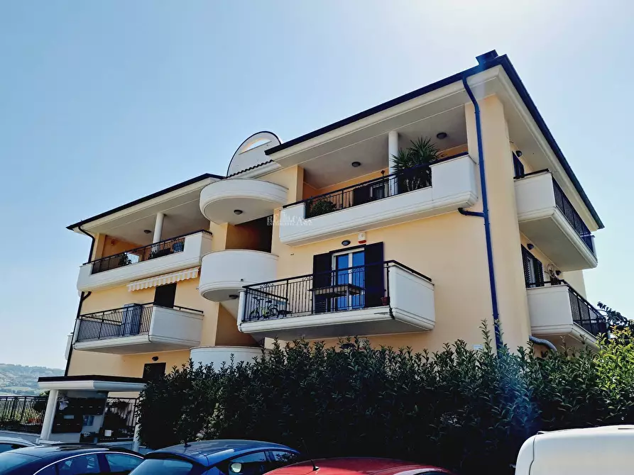 Appartamento in vendita in Via Leopardi a Colli Del Tronto