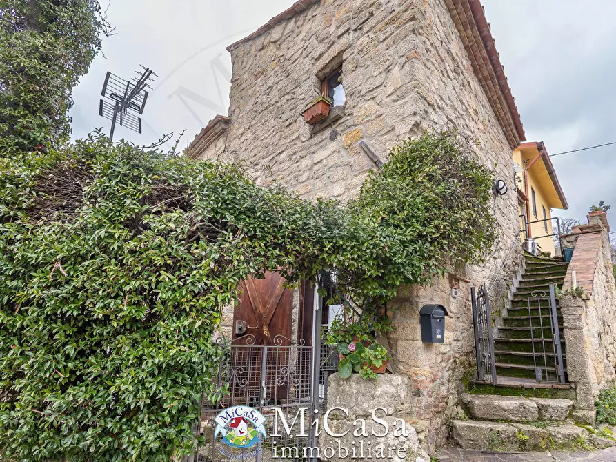 Casa bifamiliare in vendita in Via del Pino a Collesalvetti