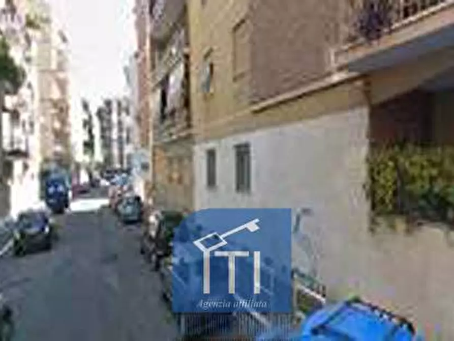 Negozio in affitto in Via Antonello Da Messina a Roma