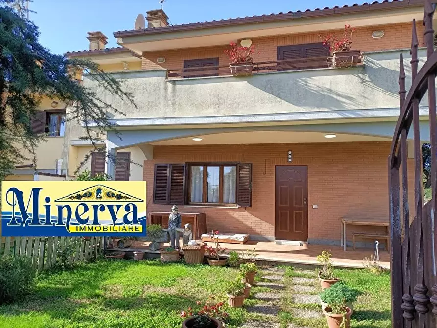 Casa bifamiliare in vendita in Via Roma a Anzio