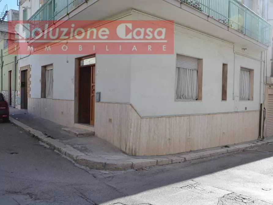 Casa indipendente in vendita in via Regina Margherita a Canosa Di Puglia