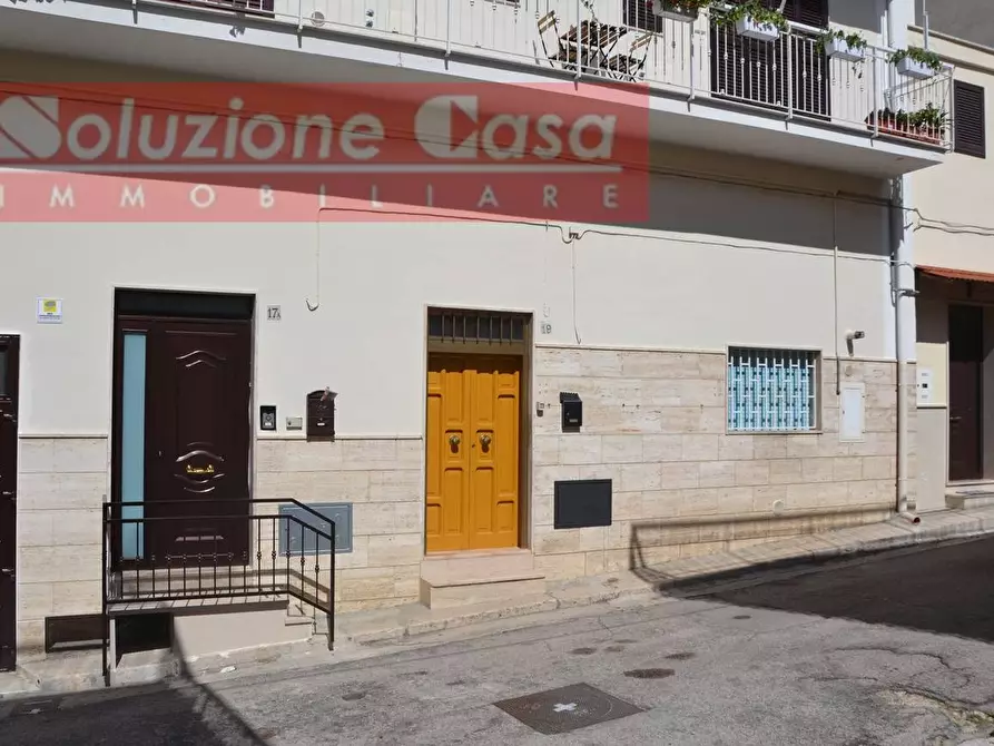Casa indipendente in vendita in via Belfiore a Canosa Di Puglia
