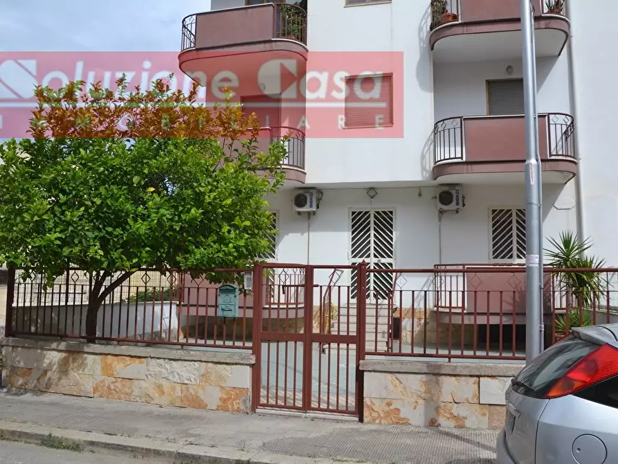 Casa semindipendente in vendita in Via Napoli a Canosa Di Puglia