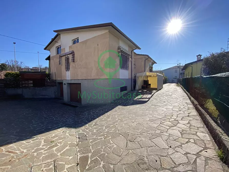 Casa semindipendente in vendita in viale europa a Castiglione Delle Stiviere