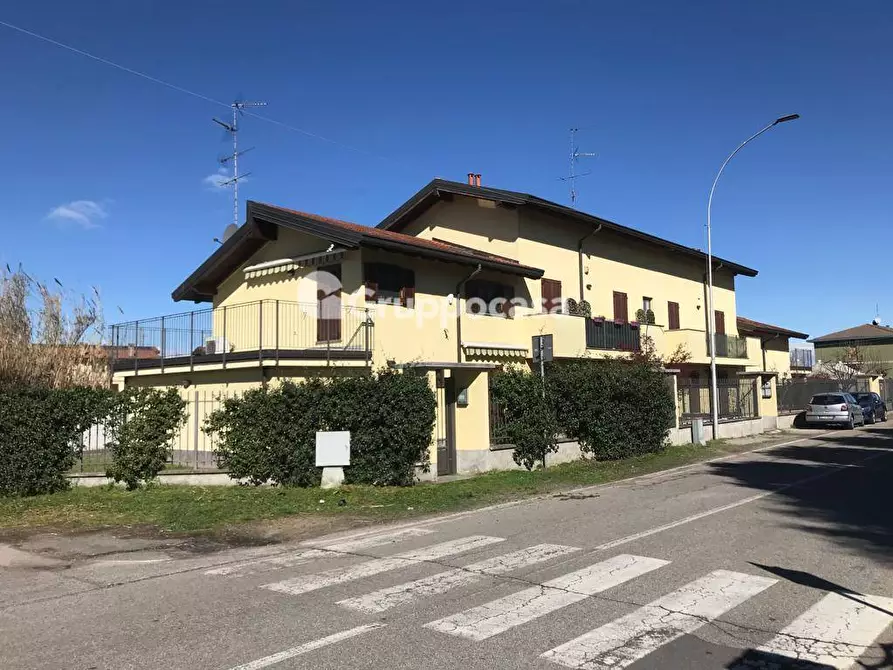 Villetta a schiera in vendita in Via Ippolito Nievo a Corbetta