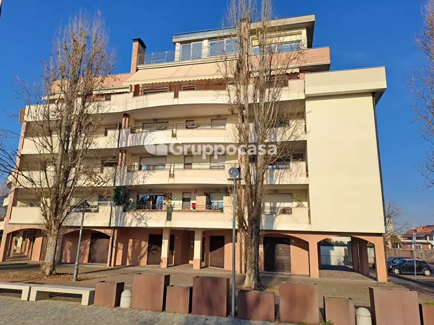 Appartamento in vendita in Piazza della Costituzione a Santo Stefano Ticino