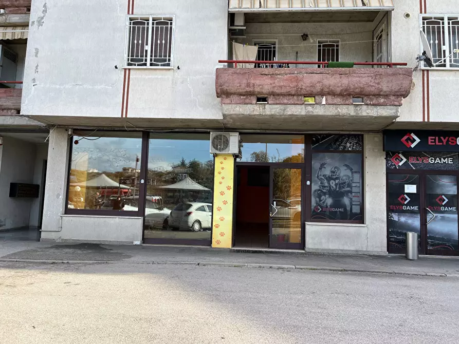 Locale commerciale in affitto in CIRCONVALLAZIONE ISTONIENSE a Vasto