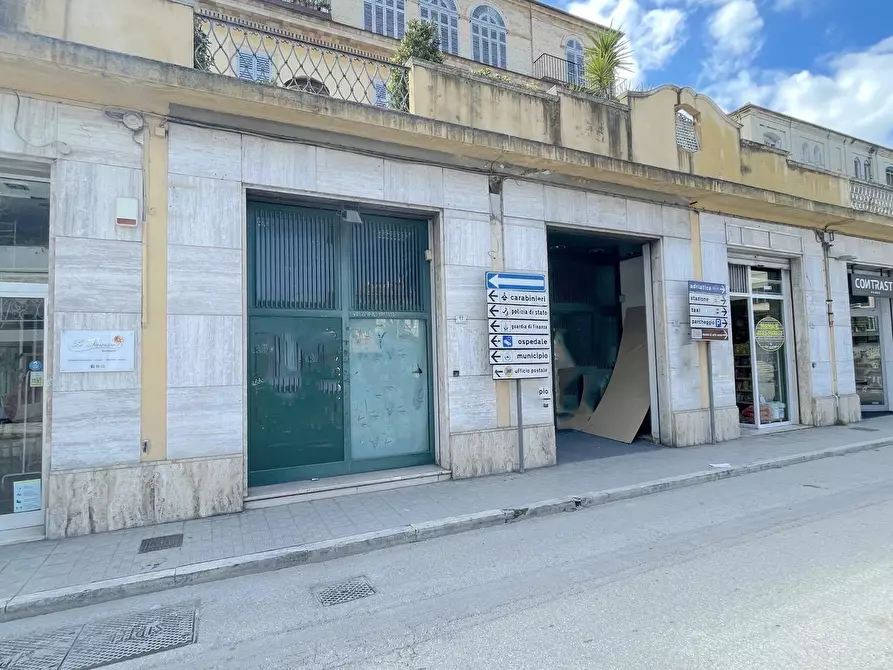 Locale commerciale in affitto in Via Gramsci a San Benedetto Del Tronto