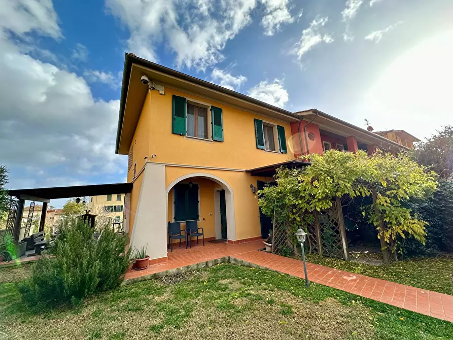 Casa bifamiliare in vendita in Largo XX Settembre a Capannoli