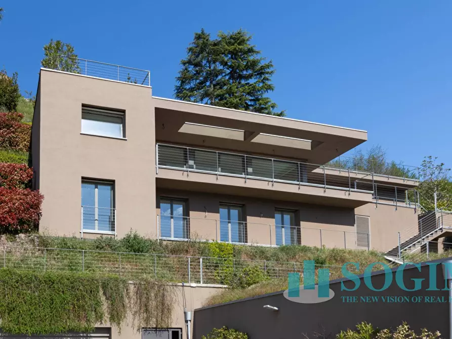 Villa in vendita in Via Vittorio Veneto a Cernobbio