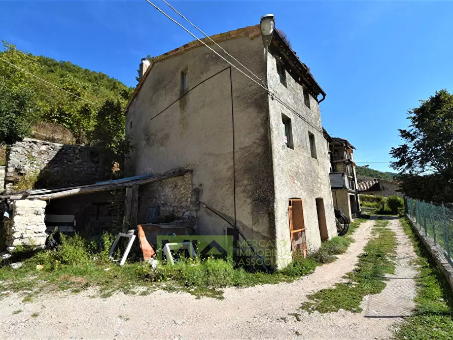 Casa indipendente in vendita in Frazione Rocca a Montemonaco