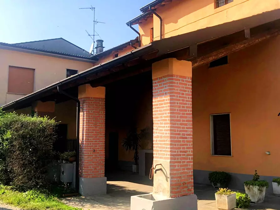 Casa semindipendente in vendita in via Trento e trieste a Crespiatica