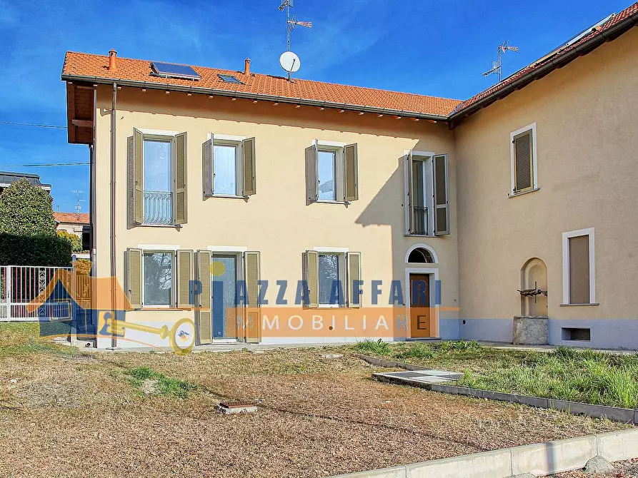 Villa in vendita in Via Monsignor Giacomo Carabelli a Carnago