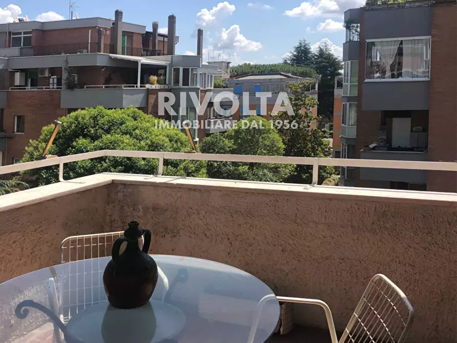 Appartamento in vendita in Via Cassia a Roma