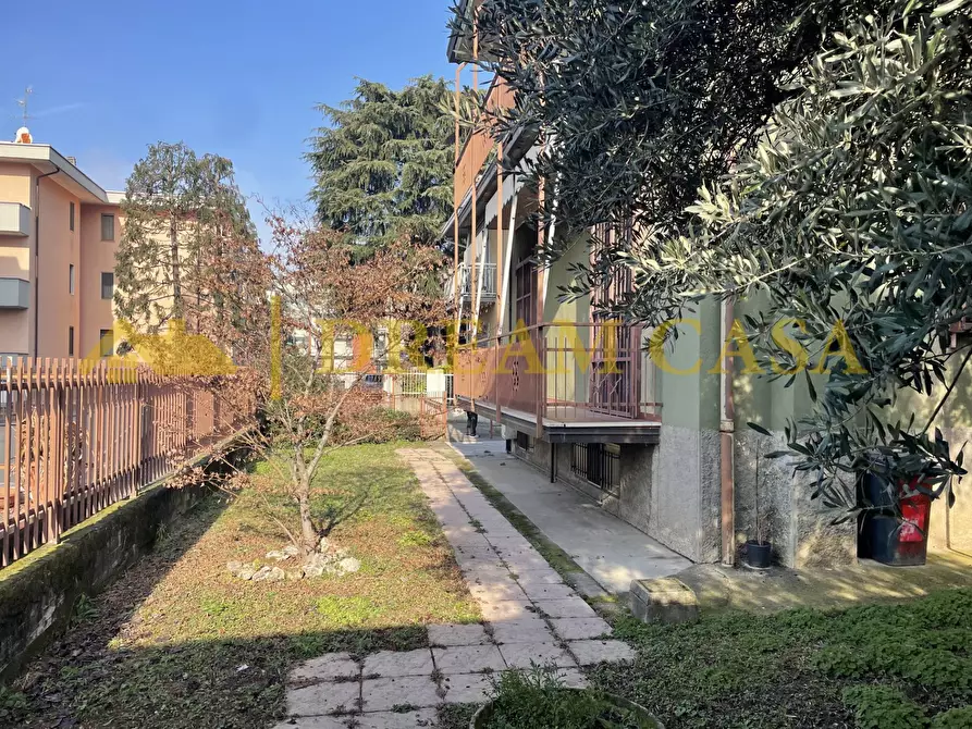 Villa in vendita in Via C.B. Cavour a Cassina De' Pecchi