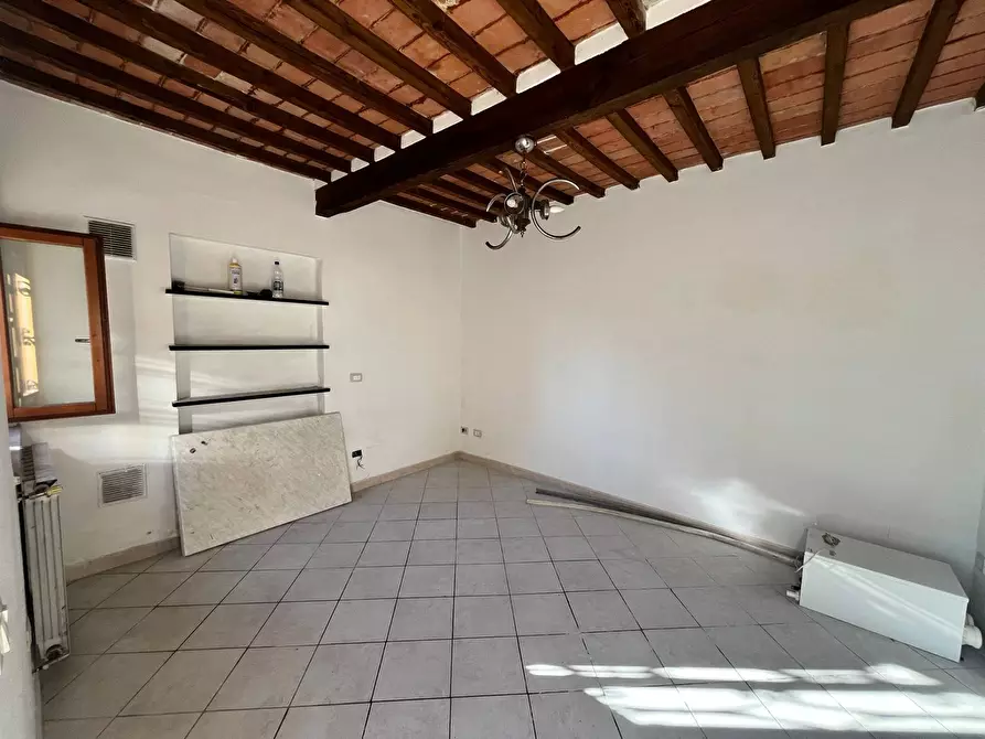 Casa indipendente in vendita in via usciana a Santa Maria A Monte