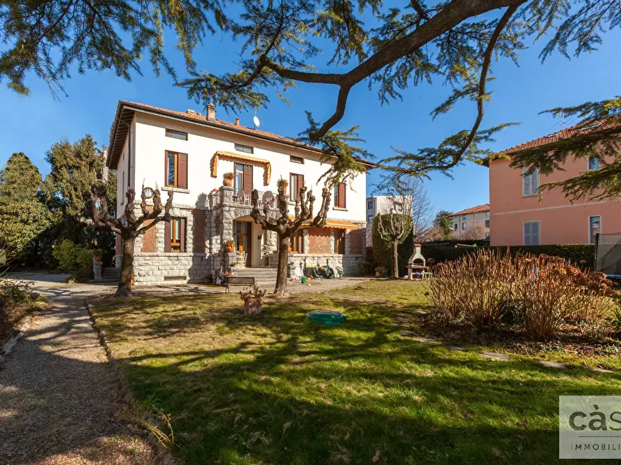 Villa in vendita in Via Cadore a Varese