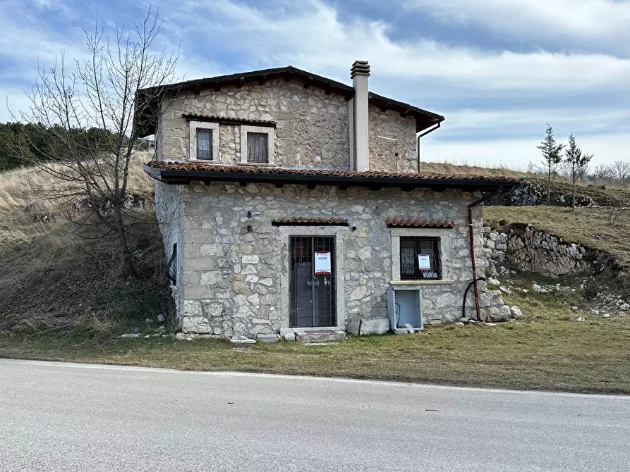 Casa indipendente in vendita in Via della Madonna a Rocca Di Mezzo