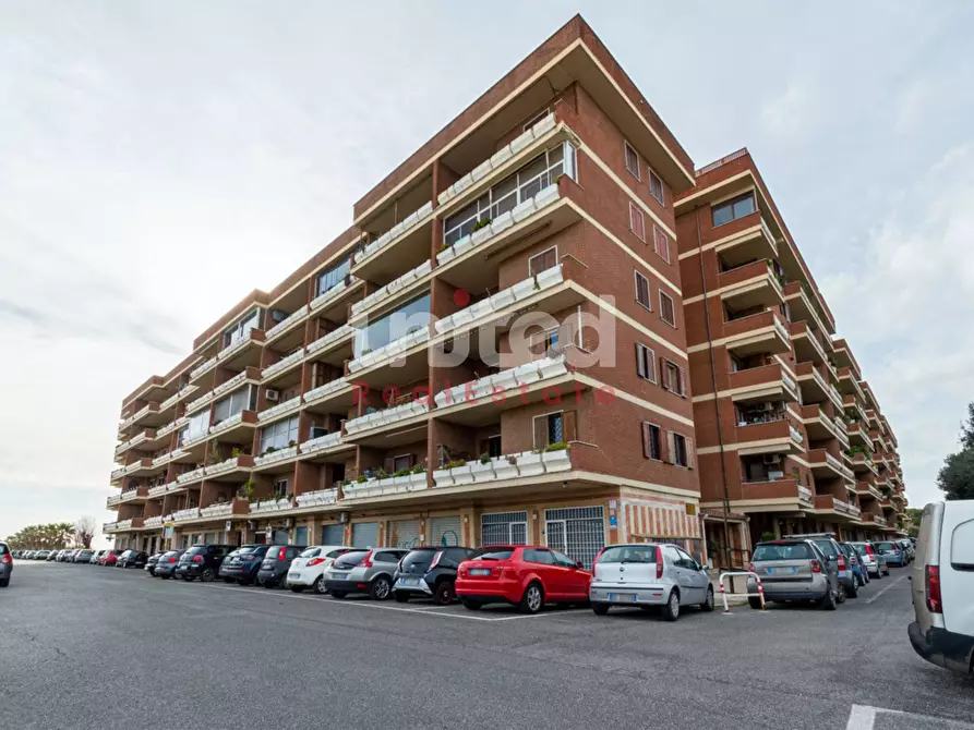 Appartamento in vendita in Via G.R.Bellot a Roma