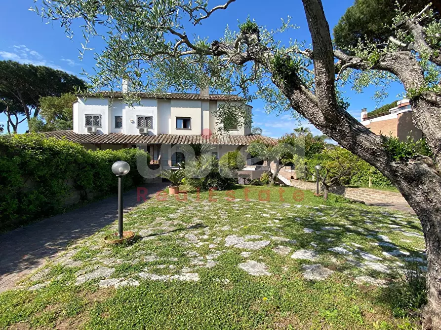 Villa in vendita in via Alcmane a Roma