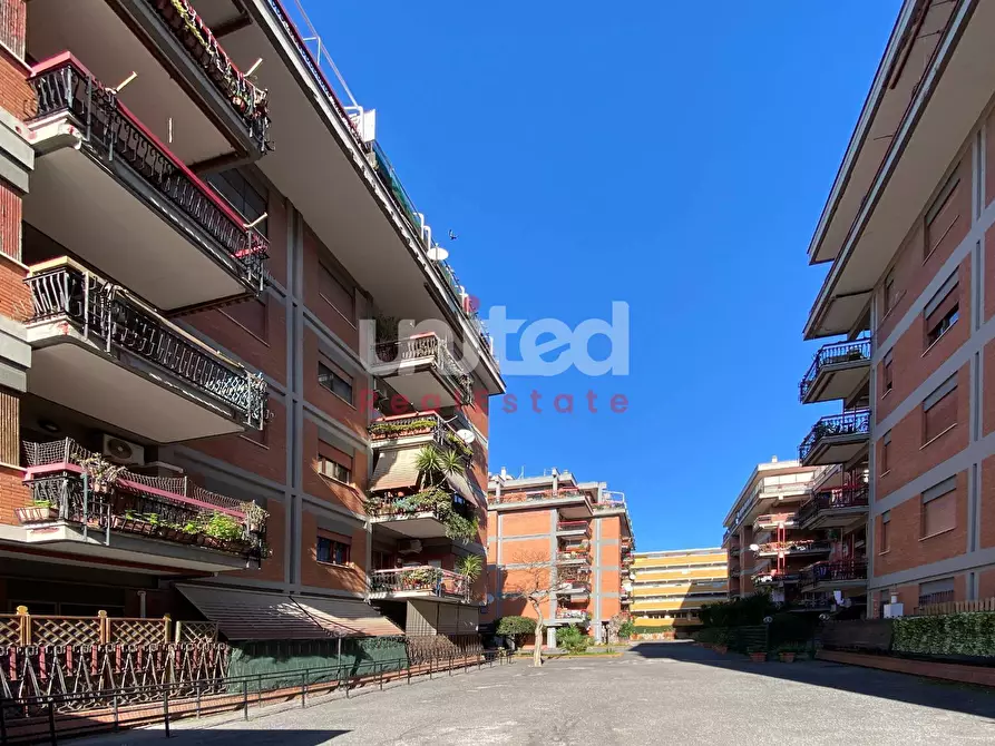 Appartamento in vendita in Viale Dei Promontori a Roma
