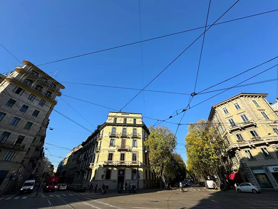 Negozio in affitto in Via Giosue' Carducci a Milano