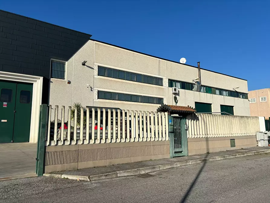 Capannone industriale in vendita in Via dell'Orsa Maggiore a Guidonia Montecelio