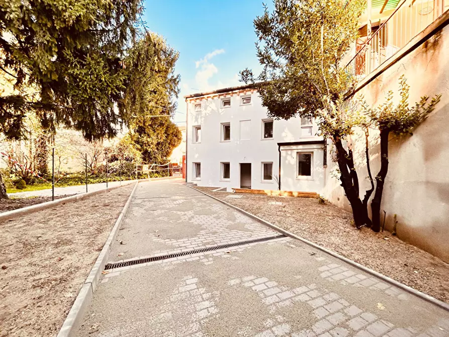 Casa indipendente in vendita in Viale Trieste a Vicenza