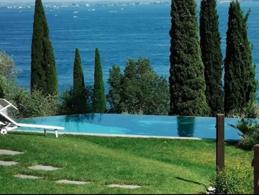 Villa in vendita in Via Cavour a Padenghe Sul Garda