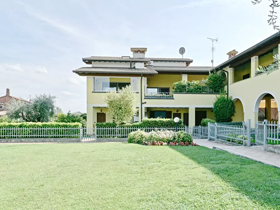 Appartamento in vendita in via Puccini a Padenghe Sul Garda