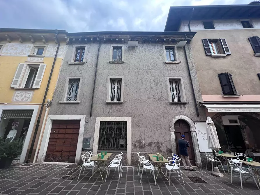 Rustico / casale in vendita in Giuseppe di Vittorio a Desenzano Del Garda