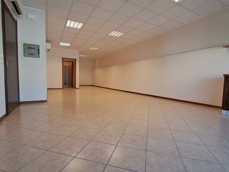 Ufficio in vendita in Via Case Sparse Serraglie a Manerba Del Garda