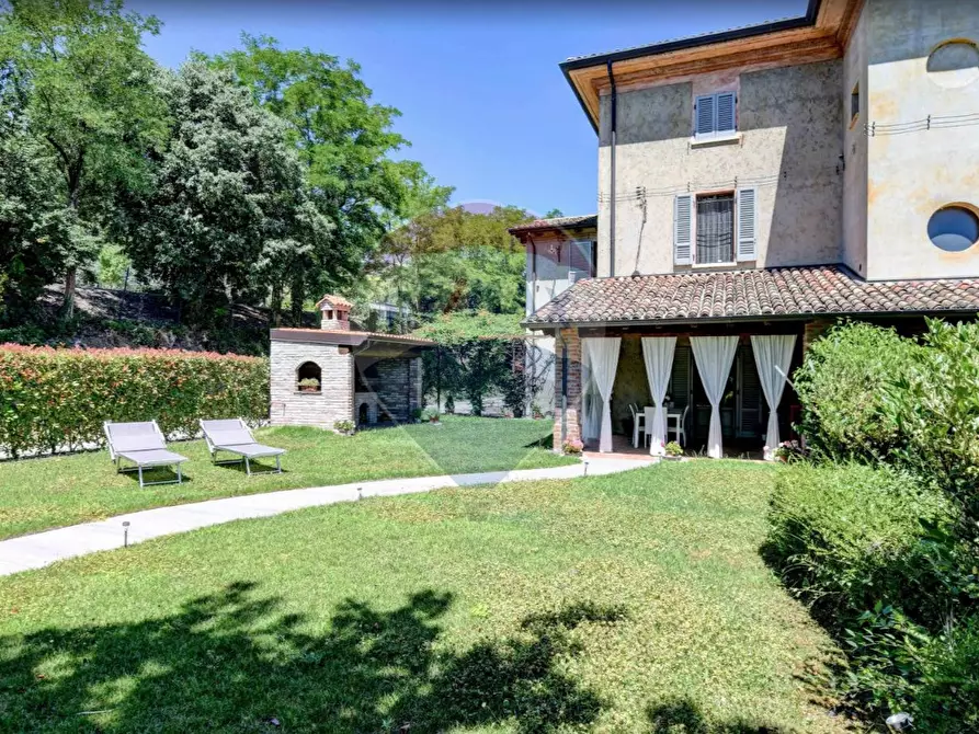 Villa in vendita in Via Andreis a Desenzano Del Garda
