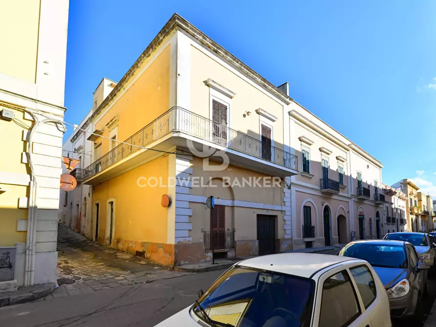 Palazzo in vendita in via San Biagio, ang. via Roma a Matino