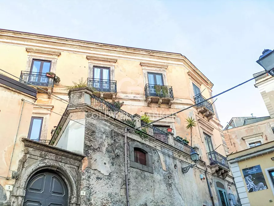 Villa in vendita in Piazza Enrico Cimbali a Bronte