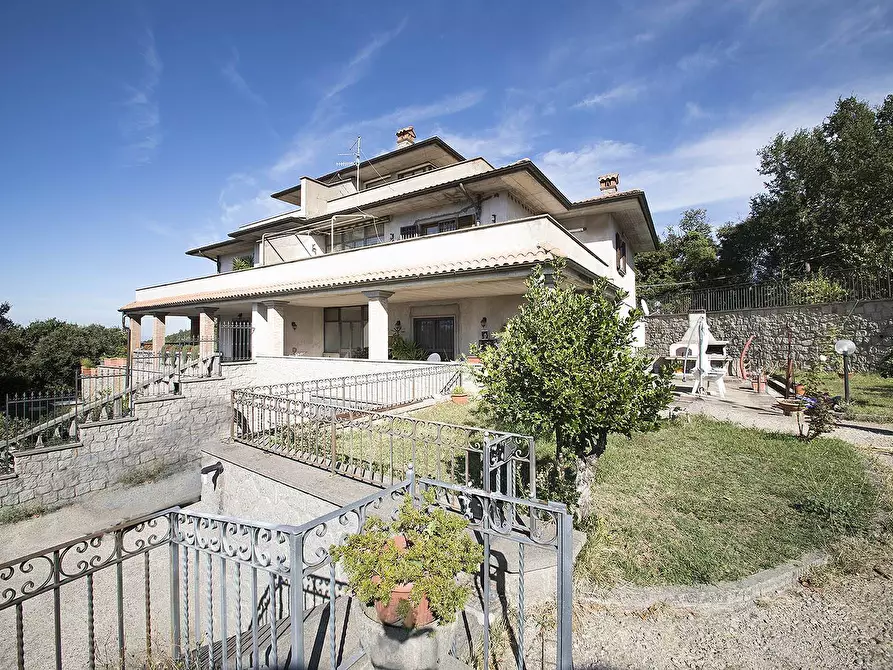 Villa in vendita in Strada Costa Volpara a Viterbo