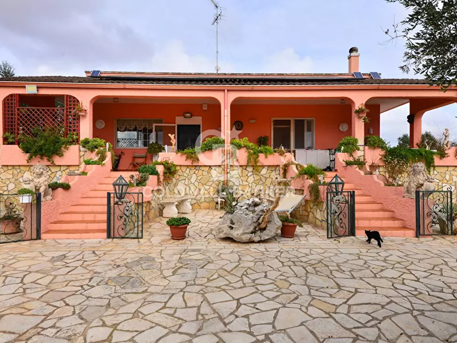 Villa in vendita in Via Isabella d'Amato a Lecce