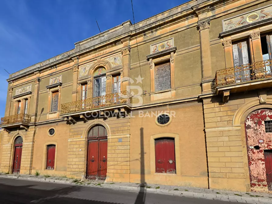 Palazzo in vendita in Via Lecce a Squinzano
