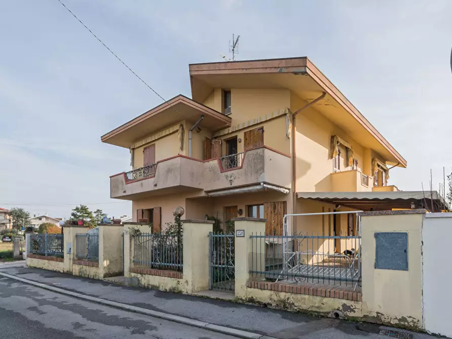 Casa indipendente in vendita in Via Le Marche a Riccione