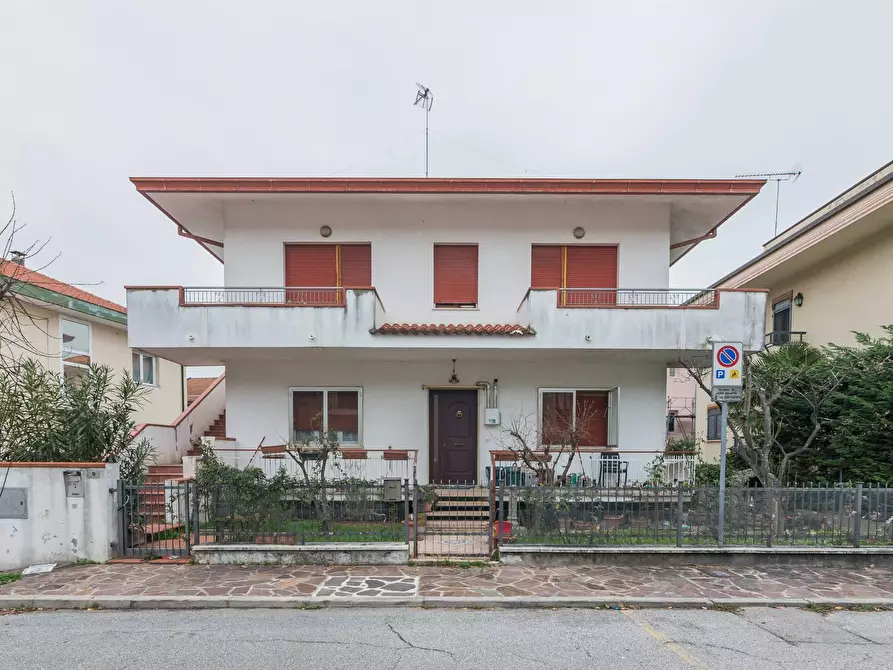 Casa indipendente in vendita in Via Celano a Riccione