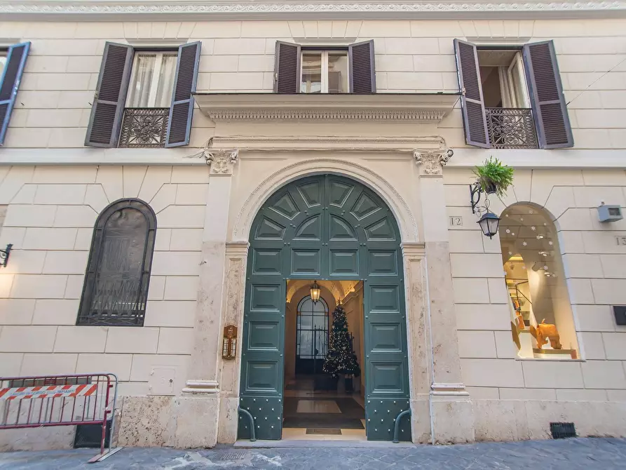 Appartamento in vendita in via borgognona a Roma