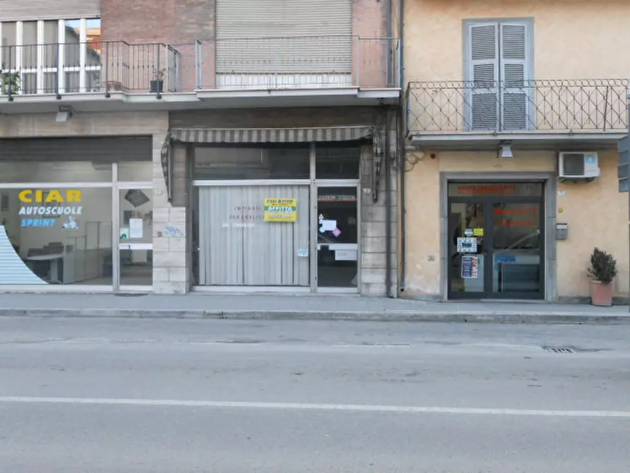 Locale commerciale in affitto in Via Nazario Sauro a San Benedetto Del Tronto
