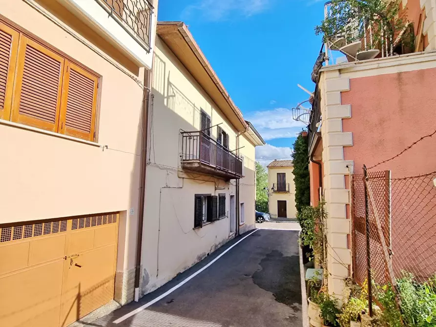 Casa indipendente in vendita in Via Mazzini a Castel Baronia