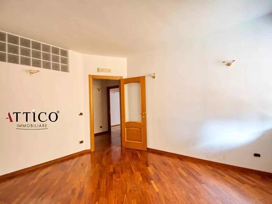 Immagine 4 di Ufficio in vendita  a Avellino