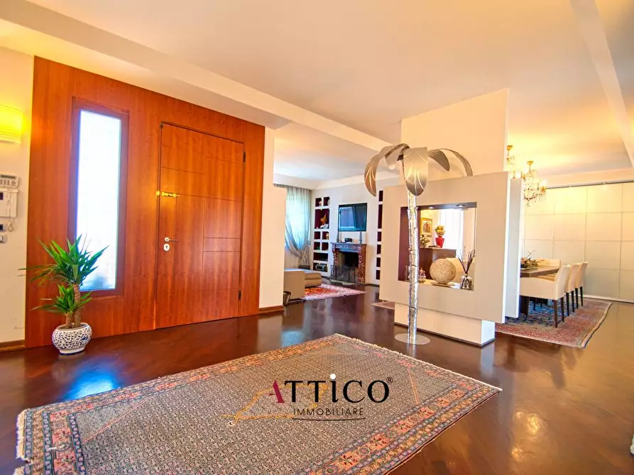 Immagine 3 di Villa in vendita  a Avellino