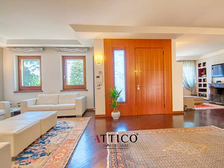 Immagine 4 di Villa in vendita  a Avellino