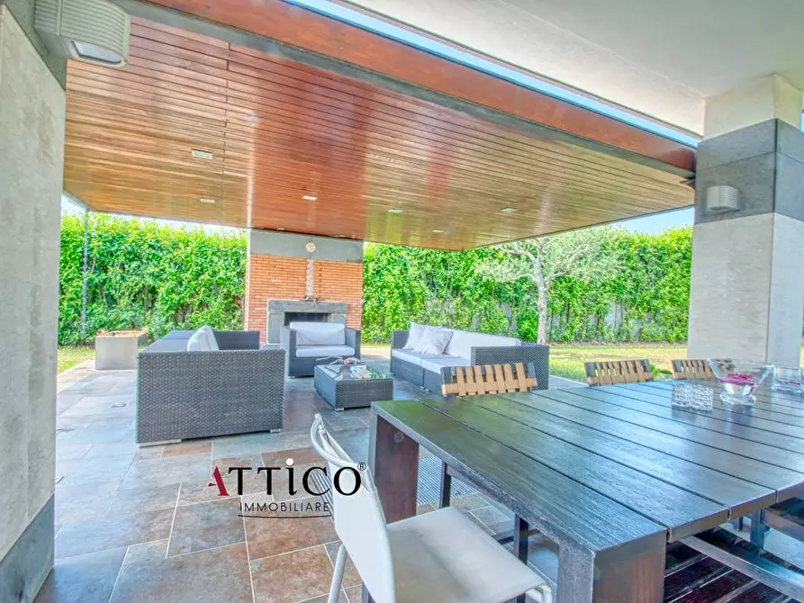 Immagine 10 di Villa in vendita  a Avellino