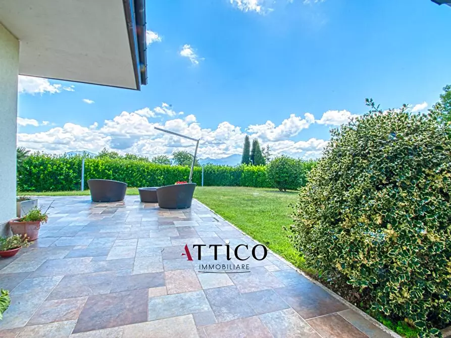 Immagine 11 di Villa in vendita  a Avellino